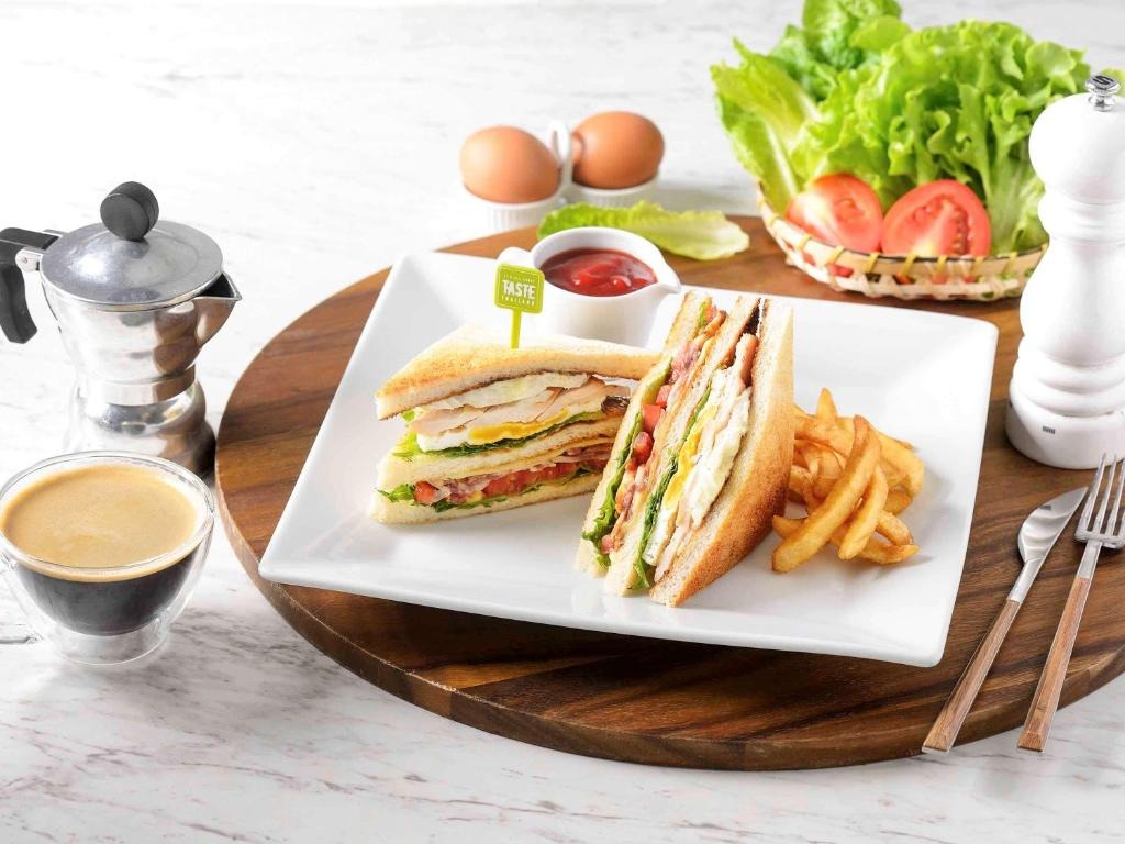 هتل بیس ستورن